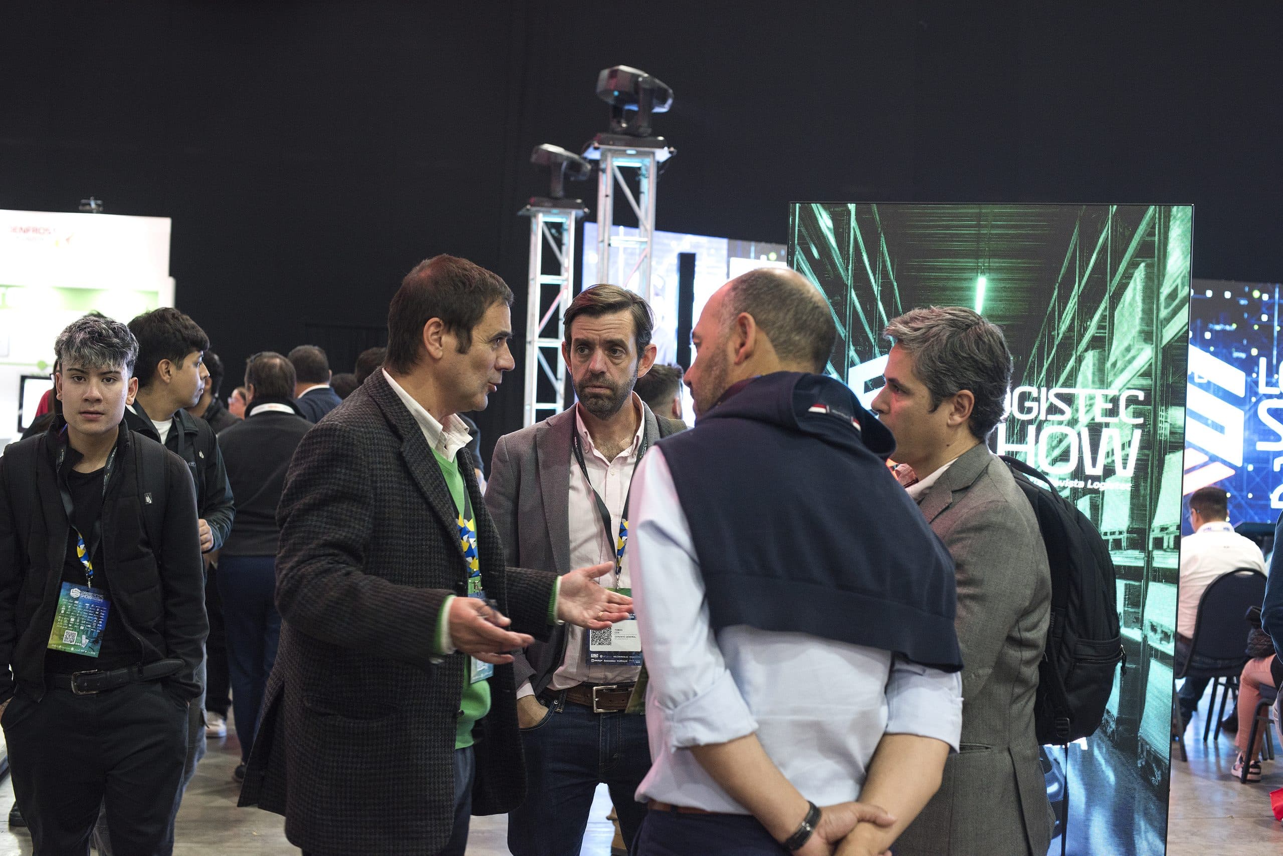 Fundadores conversando en un encuentro de growclub