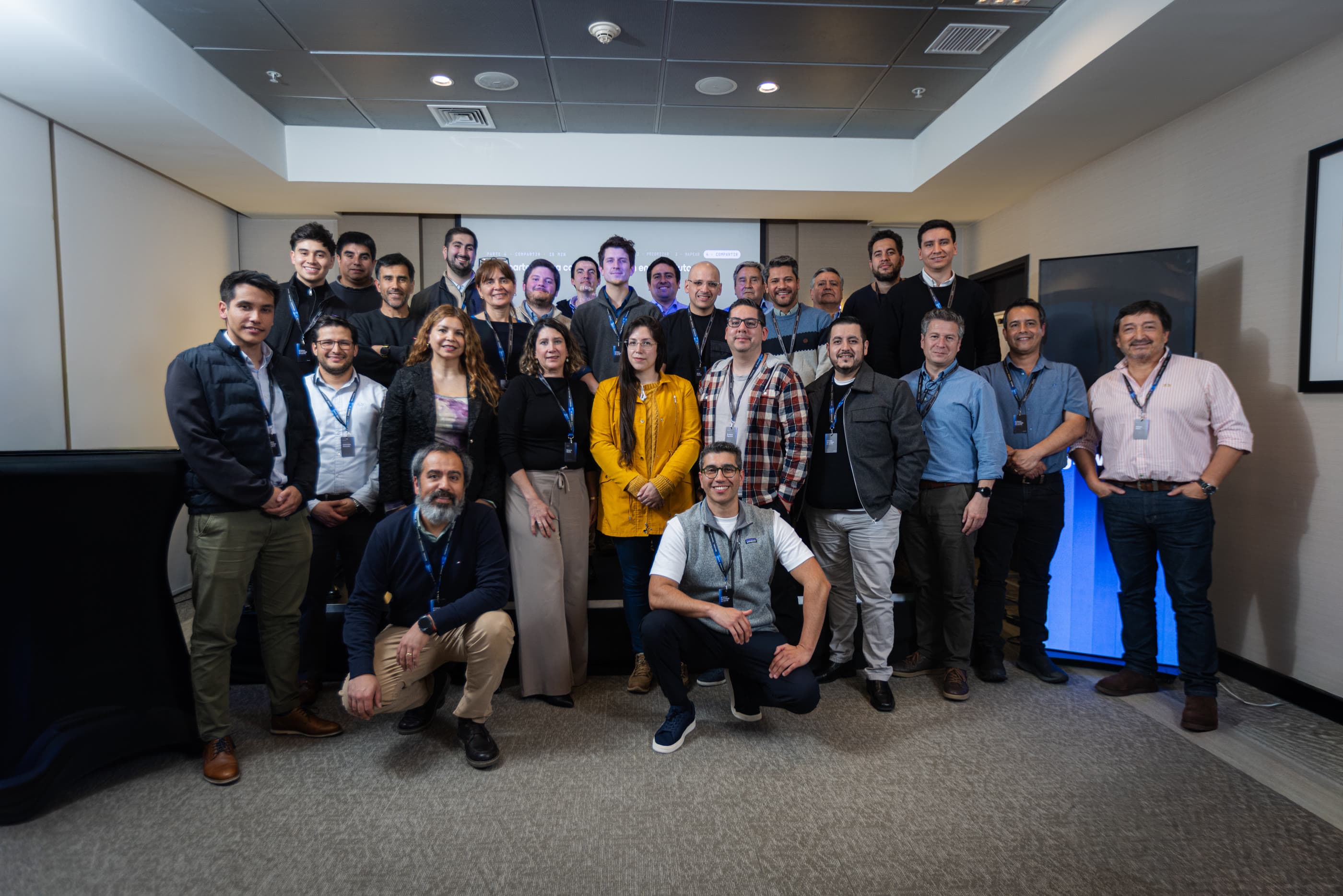 Foto grupal de la comunidad al cierre de una jornada